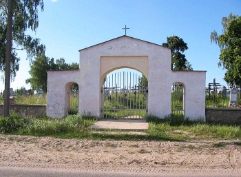Гнезно, кладбище христианское: брама и ограда