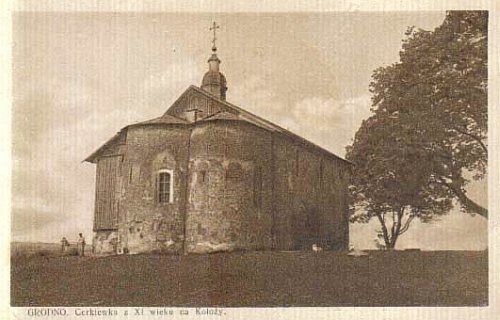 На помойке в Гродно нашли старые фото и пленки.