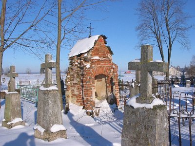 Лужки, кладбище католическое "восточное": часовня-надмогилье