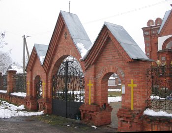 Пиревичи, церковь: брама и ограда