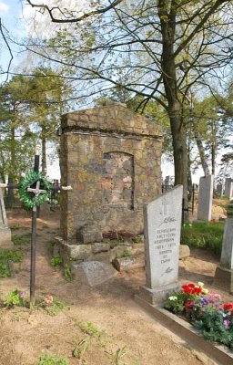 Расло, кладбище солдат 1-й мировой войны: памятник немецким солдатам