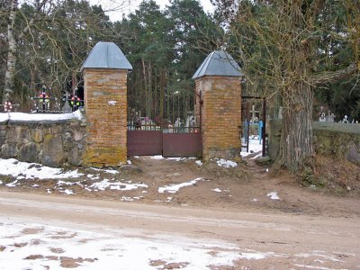 Суботники, кладбище христианское: брама и ограда